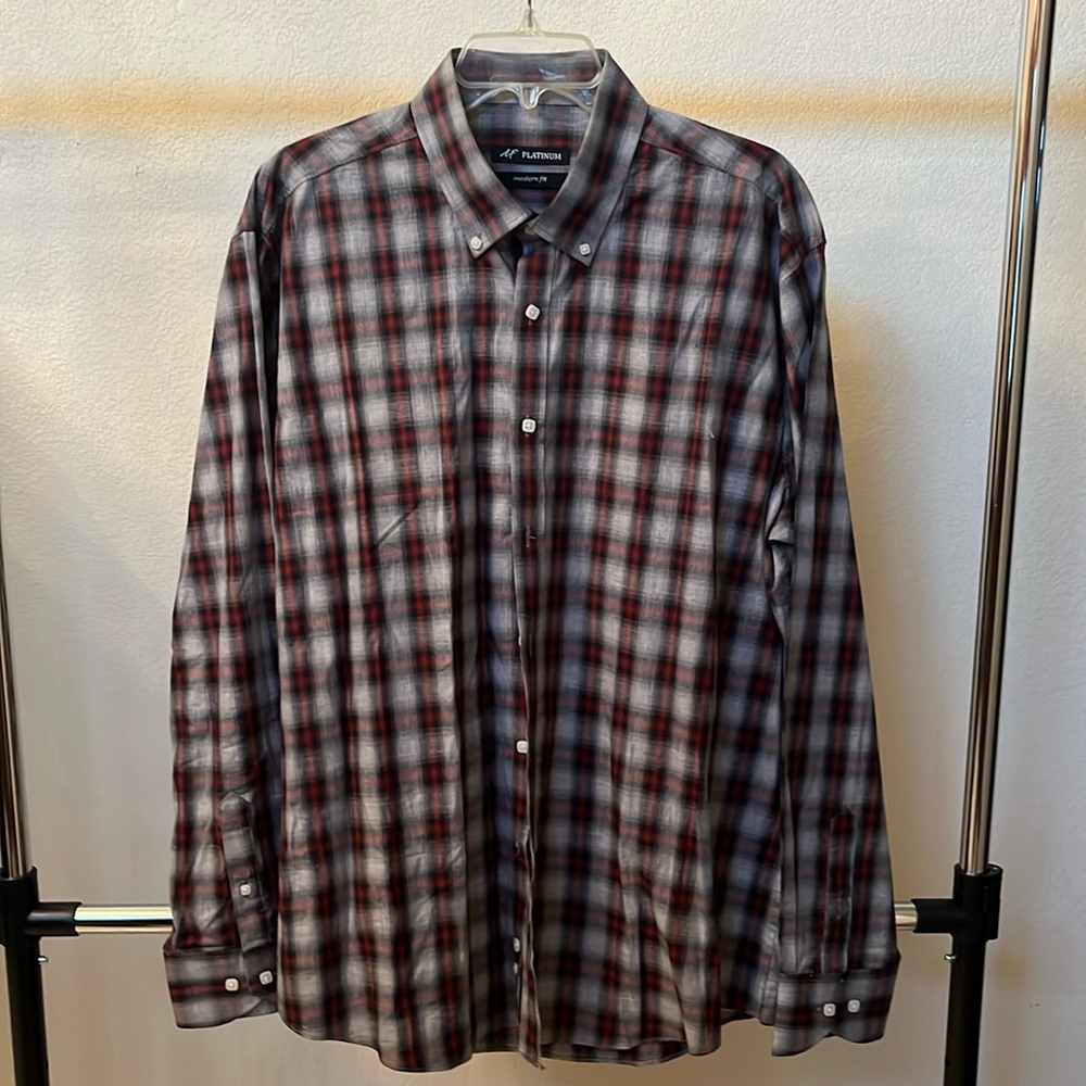 An AF Platinum shirt. Size XL. Made of 100% cotton. Gray and Red.